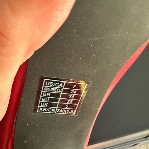 Nice Pair Women’s Red Booties from Forever 21 Size 7 - Picture 7 of 7